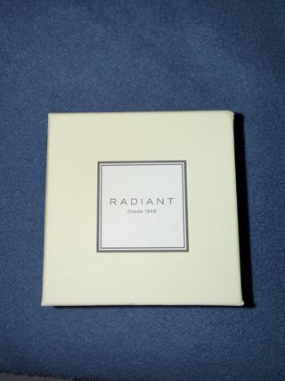 Reloj Radiant Dorado con Cristales