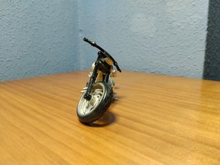 Moto Hot Wheels Yamaha YZF-R1 Escala 1/18
