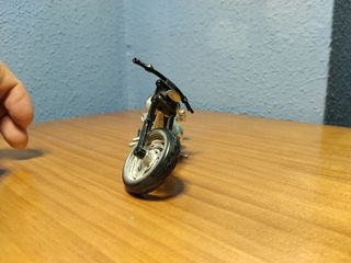 Moto Hot Wheels Yamaha YZF-R1 Escala 1/18