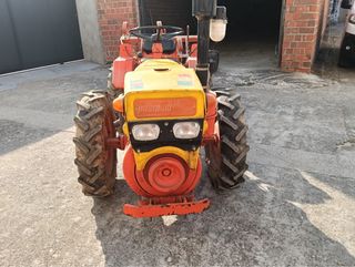 Tractor Pascuali con cultivador