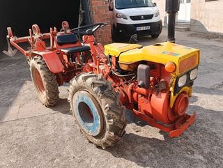 Tractor Pascuali con cultivador