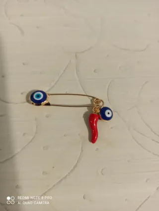 Broche ojo turco y guindilla de la suerte