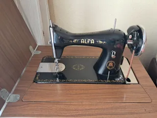 Máquina de coser con mueble