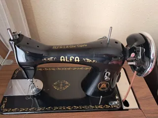 Máquina de coser con mueble