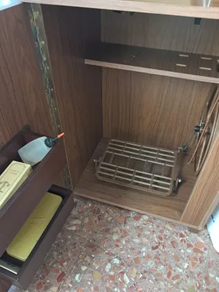 Máquina de coser con mueble