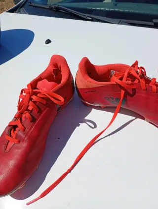 Botas de fútbol Adidas rojas niñ@s