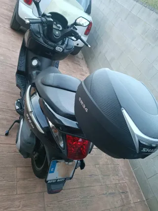 SYM Joymax 250 Maxi Scooter Negra. Carnet A2