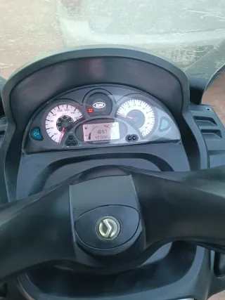 SYM Joymax 250 Maxi Scooter Negra. Carnet A2