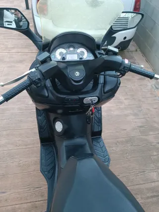 SYM Joymax 250 Maxi Scooter Negra. Carnet A2