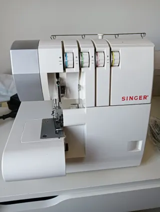 Remalladora Singer Blanca