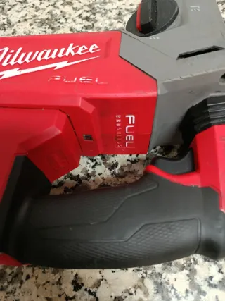 Taladro percutor Milwaukee FUEL