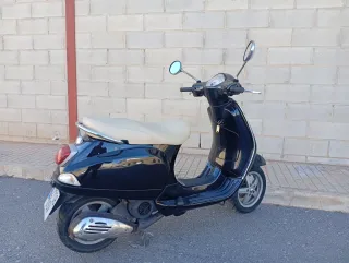 Vespa LX 125 Scooter Automática