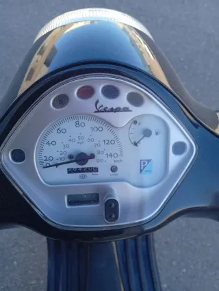 Vespa LX 125 Scooter Automática