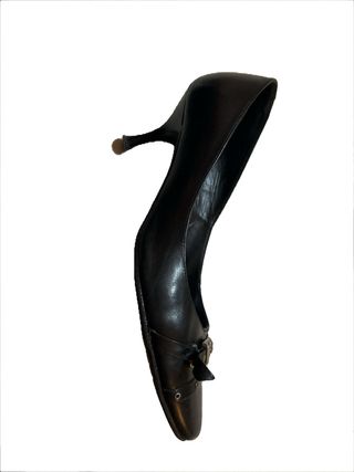 Zapatos negros de tacón con hebilla