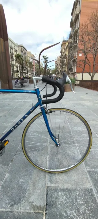 Bicicleta carretera Orbea azul