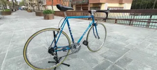 Bicicleta carretera Orbea azul