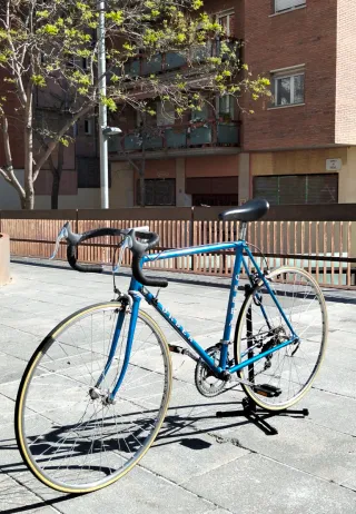 Tienda Bicicleta carretera Orbea azul con candado