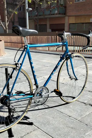 Tienda Bicicleta carretera Orbea azul con candado