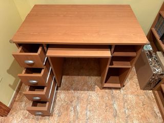 Escritorio ordenador con cajones y estantes