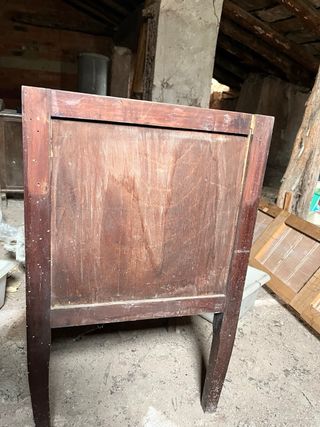 Mesita antigua de madera