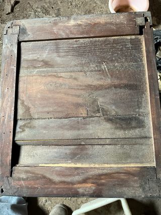 Mesita antigua de madera