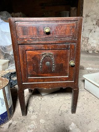 Mesita antigua de madera