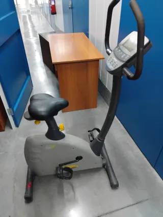 Bicicleta Estática Gris y Negra