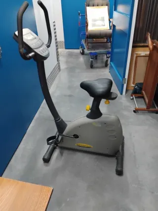 Bicicleta Estática Gris y Negra