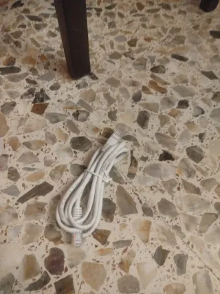 Cable de red Ethernet blanco