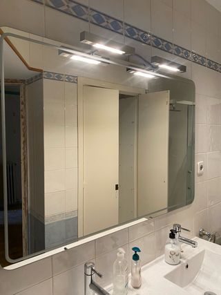 Armario lavabo espejo con luces y grifos