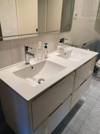 Armario lavabo espejo con luces y grifos