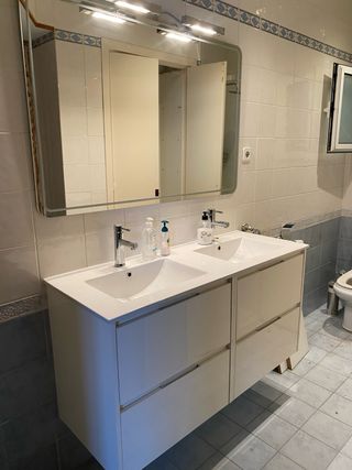 Armario lavabo espejo con luces y grifos