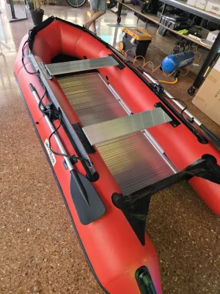 Barca neumática Ozeam con matrícula y suelo alumin