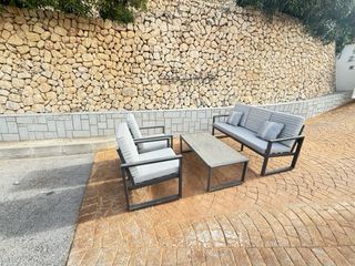 Sofá de terraza y mesa centro