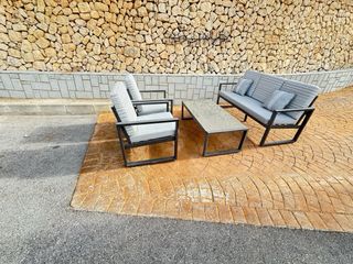 Sofá de terraza y mesa centro