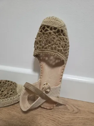 Sandalias de esparto beige y marrón