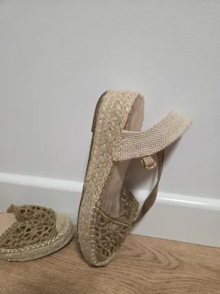 Sandalias de esparto beige y marrón