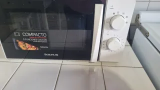 Microonde Taurus Compacto 700W 20L