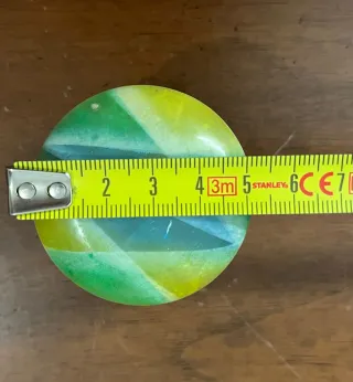 Portagioie in alabastro con coperchio decorato