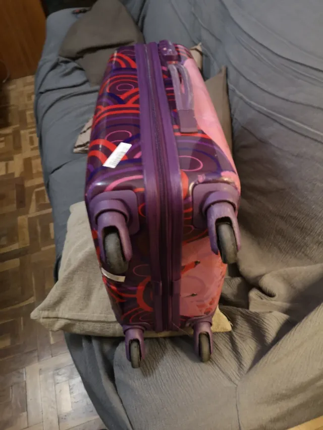 Maleta pequeña con diseño de círculos