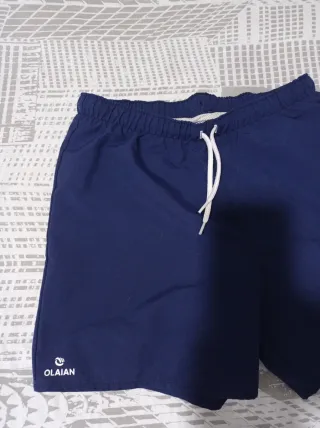 Confezione da 2 costumi da bagno per bambini di Olaian (Decathlon) e Thent (Décimas)