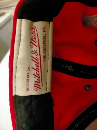 Cappellino Bulls rosso e grigio