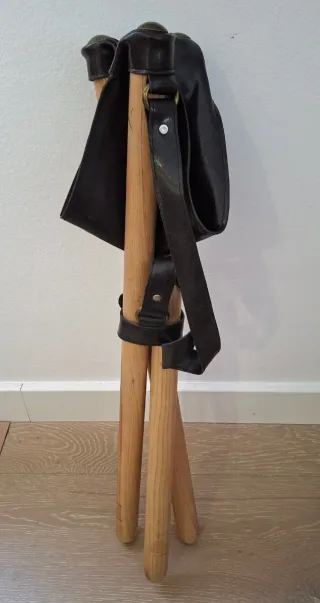 Asiento trípode plegable