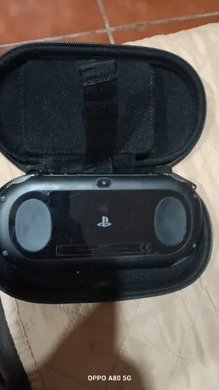 PS Vita PCH-2004 Negra