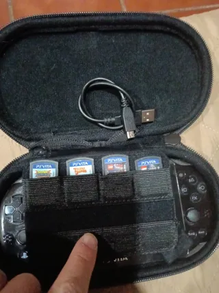 PS Vita PCH-2004 Negra