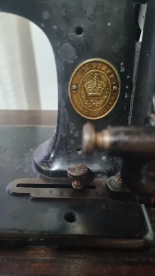 Máquina de coser antigua marca Pfaff