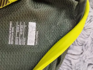 Camiseta Nike Fit 90 Gris y Amarillo