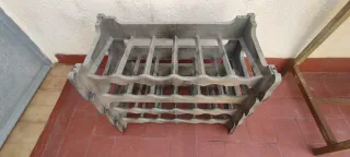 Botellero de plástico gris