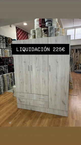 Ultimi armadi in offerta! Scopri la nostra selezione esclusiva di armadi, progettati per ottimizzare lo spazio e portare eleganza nella tua casa.