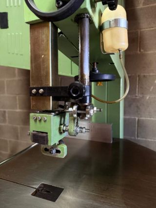 SIERRA DE CINTA VERTICAL SIPA 700AC TRIFÁSICA